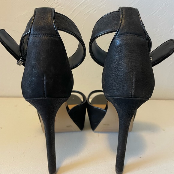 Black Gianni Bini platform heels - Picture 5 of 7